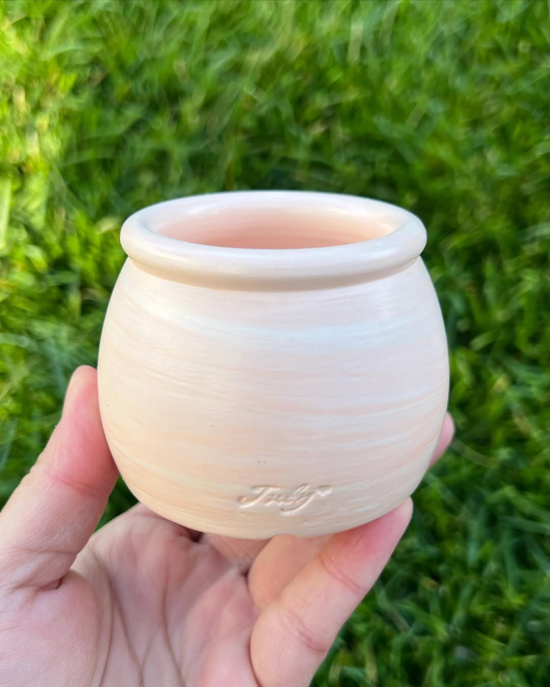 July Classic Peach Glow Swirl Round Bottom Planter