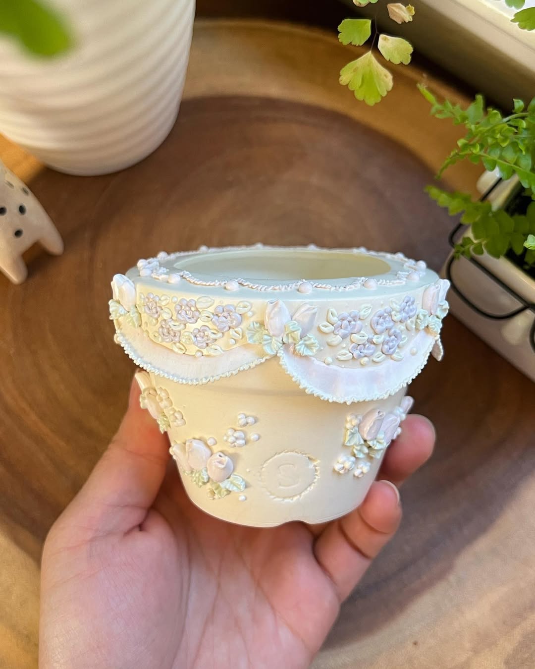 Creamy Pearl Lace Decor Planter