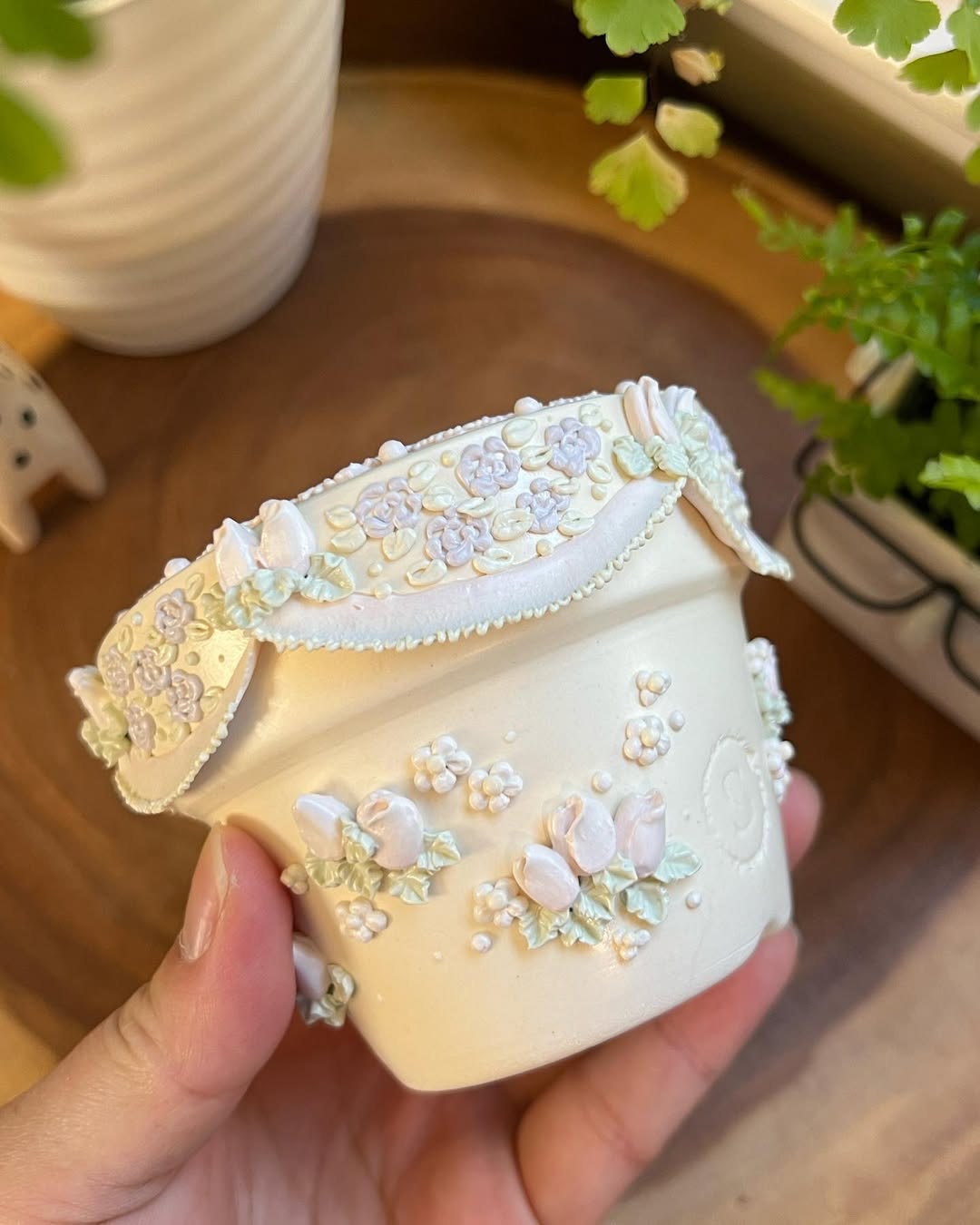 Creamy Pearl Lace Decor Planter
