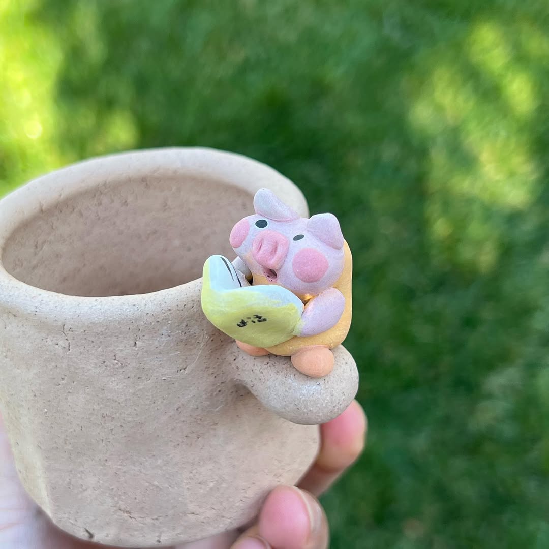Piggy Reading a Book Planter