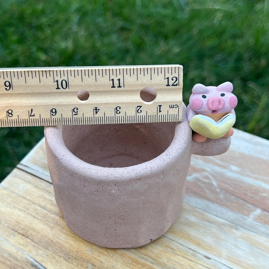 Piggy Reading a Book Planter