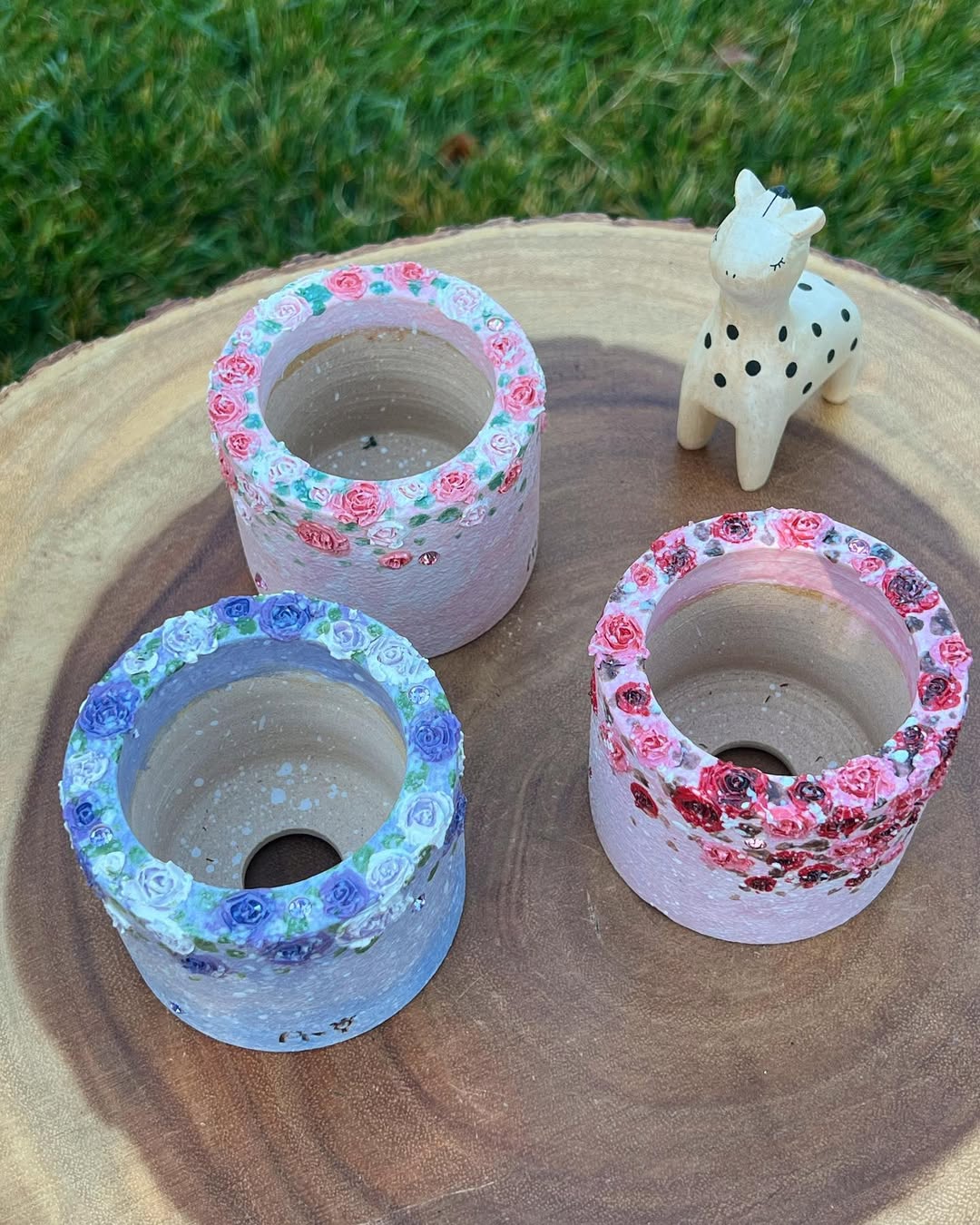 3D Roses In 3 Color Ound Planter