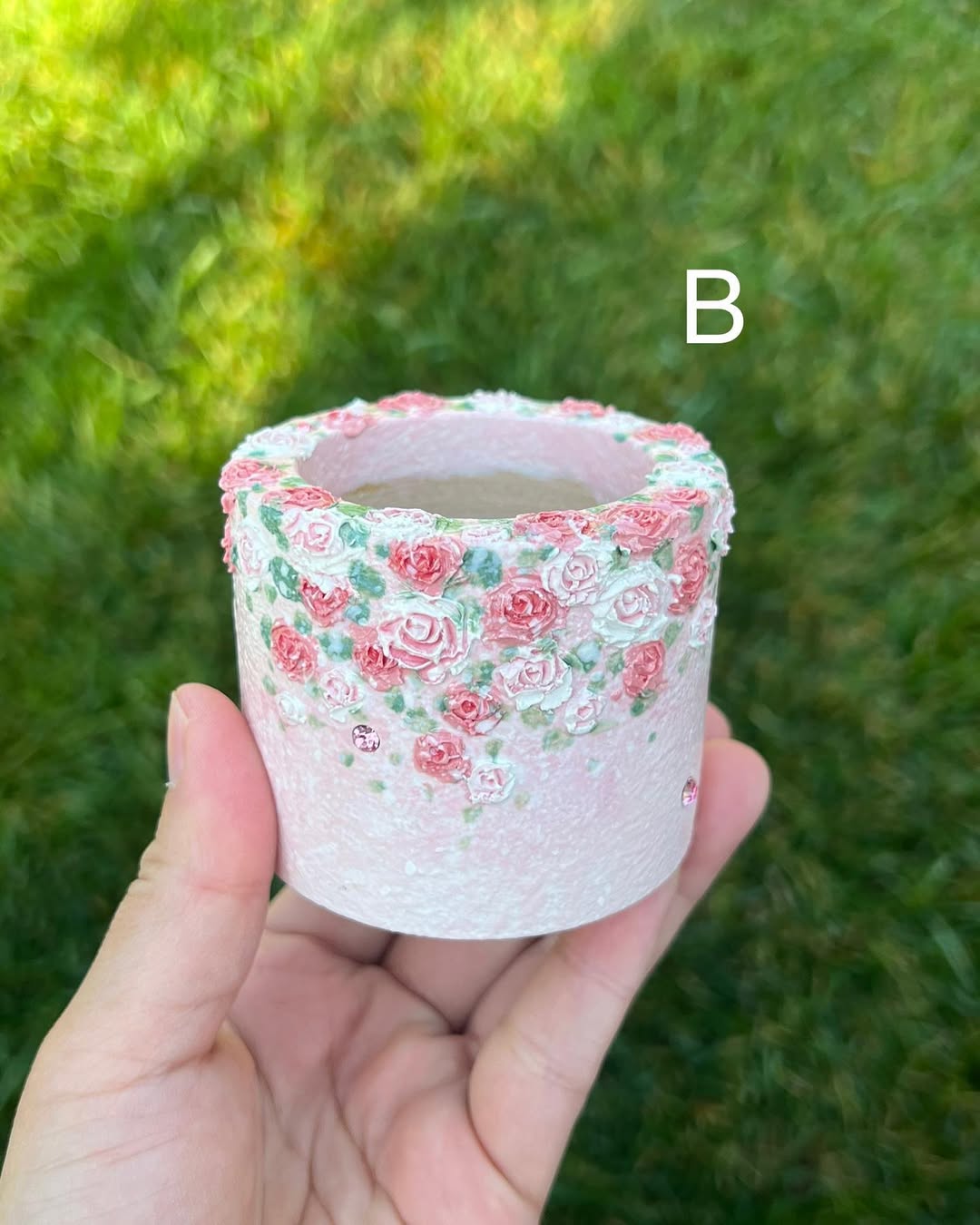 3D Roses In 3 Color Ound Planter