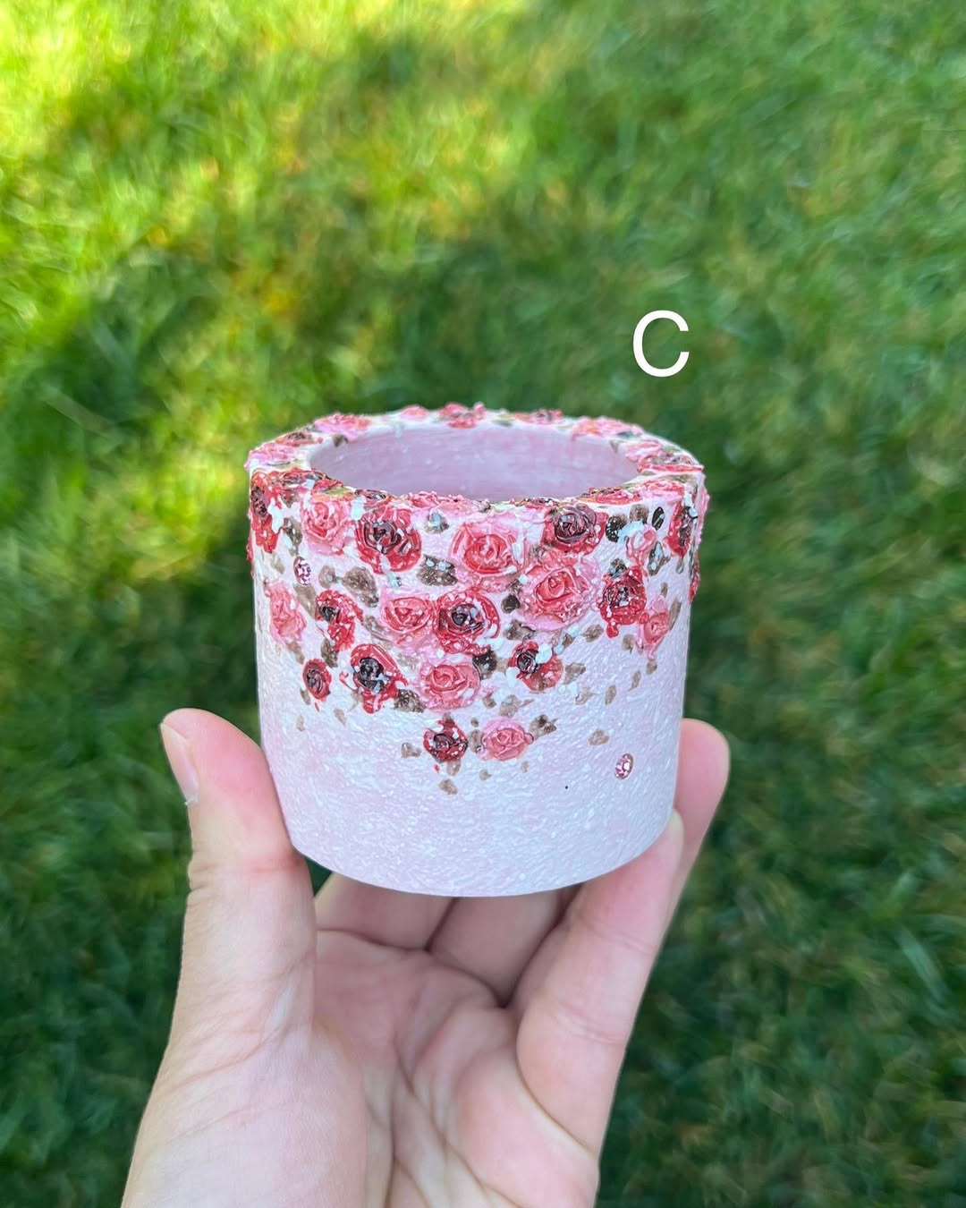 3D Roses In 3 Color Ound Planter