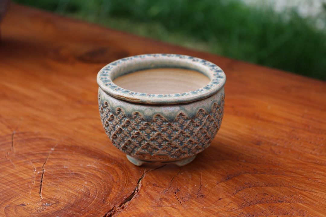 Textured Wave Accent Planter
