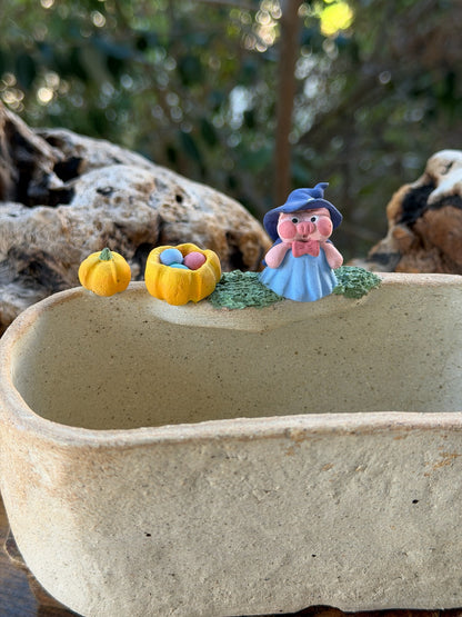 Yan Studio Halloween theme piggy pot - L