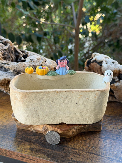 Yan Studio Halloween theme piggy pot - L