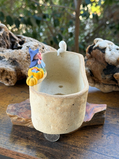 Yan Studio Halloween theme piggy pot - L