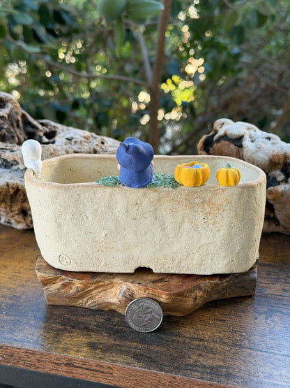 Yan Studio Halloween theme piggy pot - L